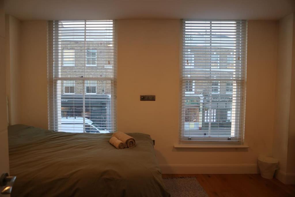 2 bedroom Modern, simple flat in Broadway Market