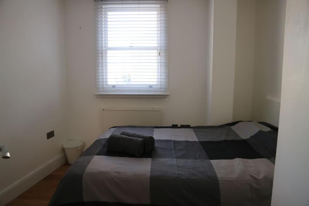 2 bedroom Modern, simple flat in Broadway Market