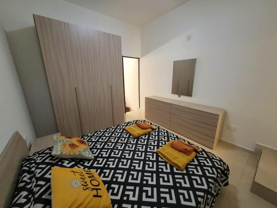 Sunflower Maltese House in Sliema view 4