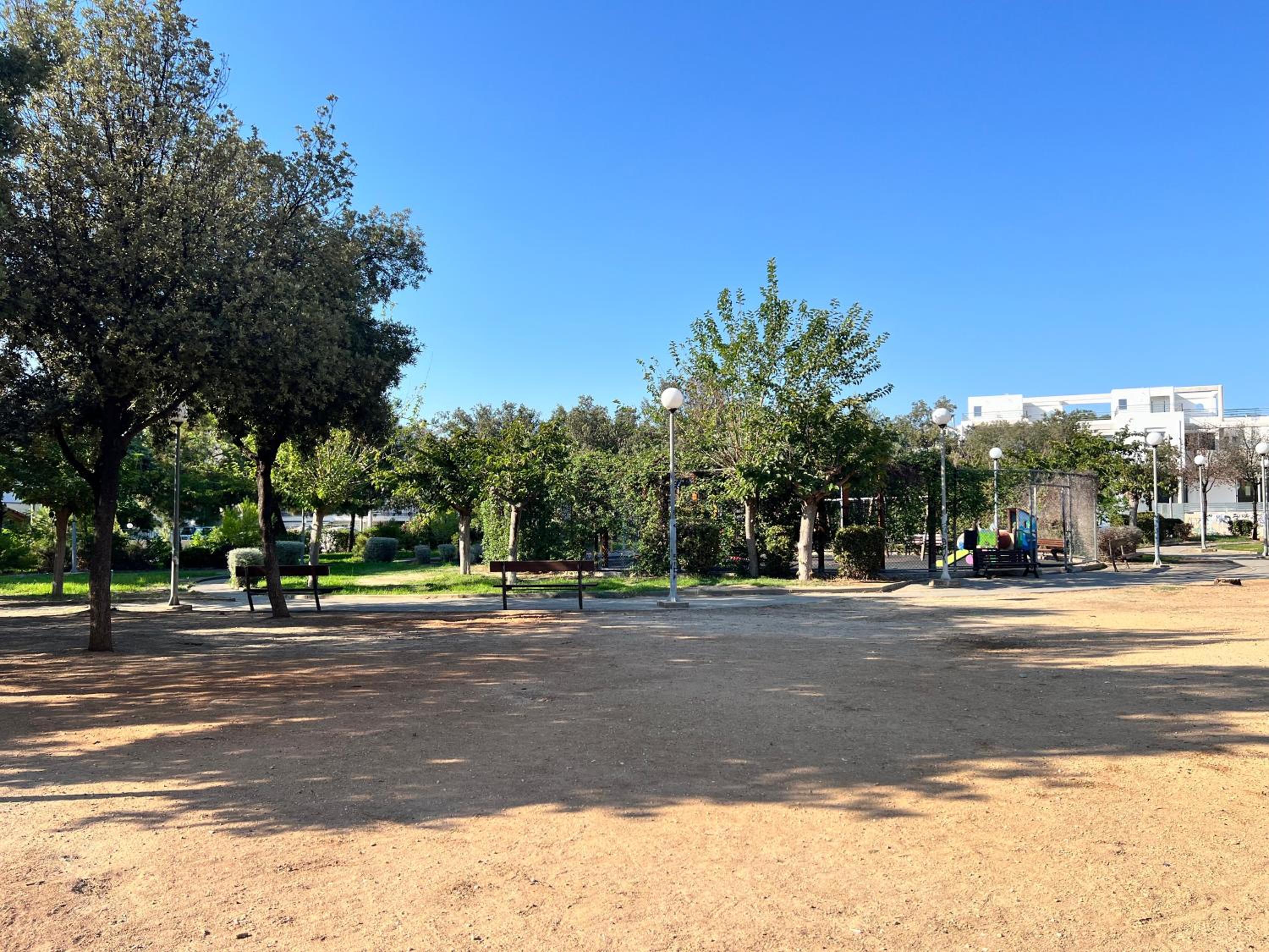 Marousi Escape - 5 mins walking away from Train - Metro