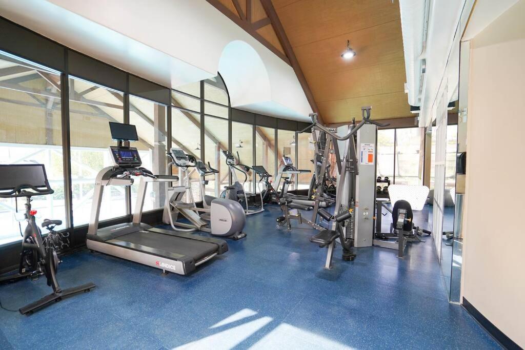 Stunning Condo with Access to Pool