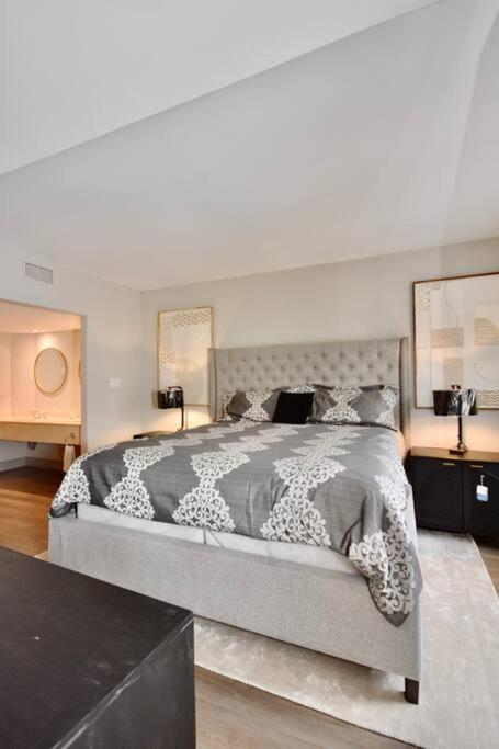 Stunning Condo with Access to Pool