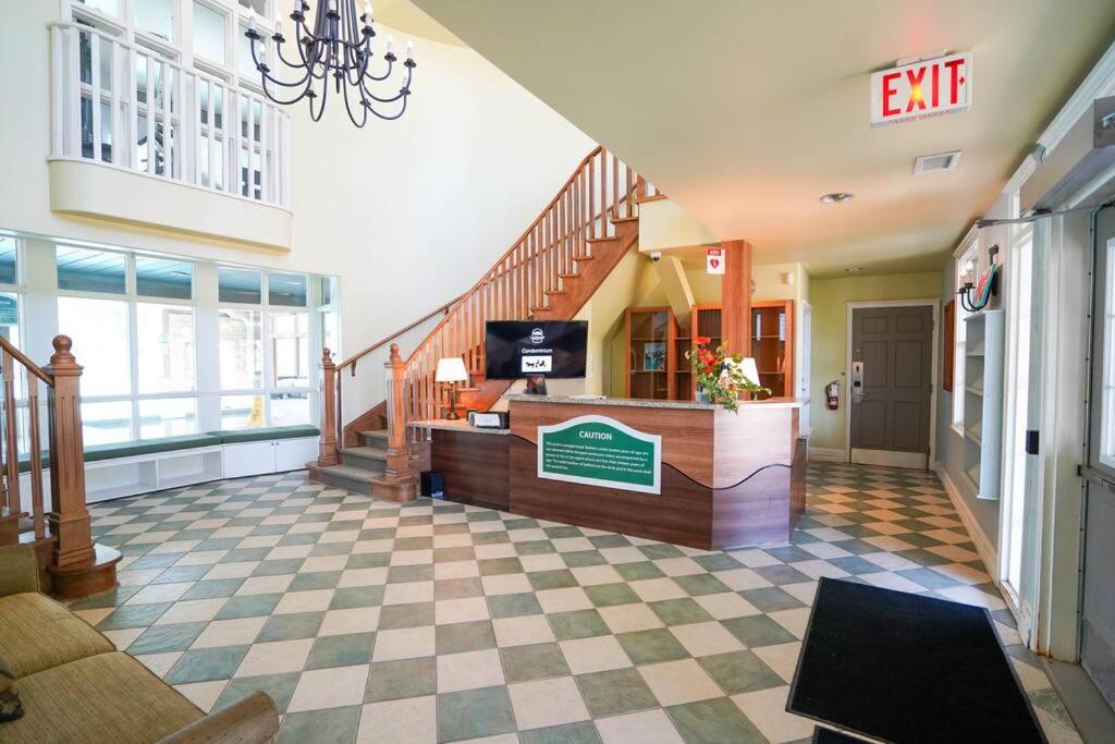 Stunning Condo with Access to Pool