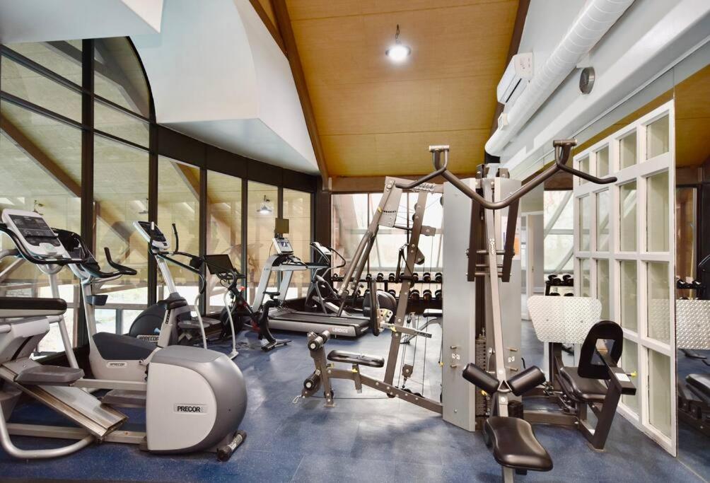 Stunning Condo with Access to Pool