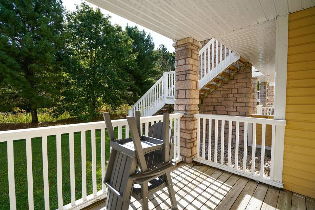 Stunning Condo with Access to Pool