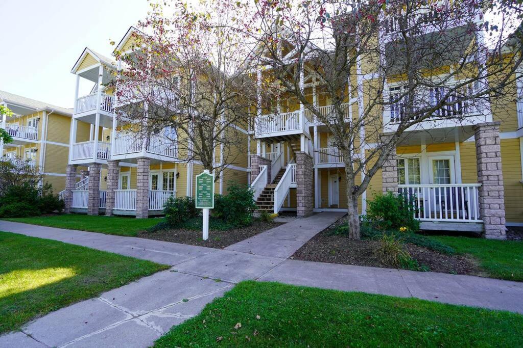 Stunning Condo with Access to Pool