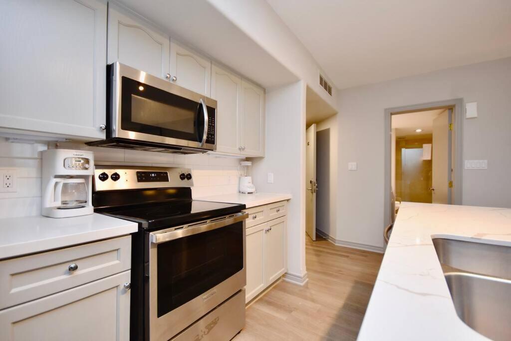 Stunning Condo with Access to Pool