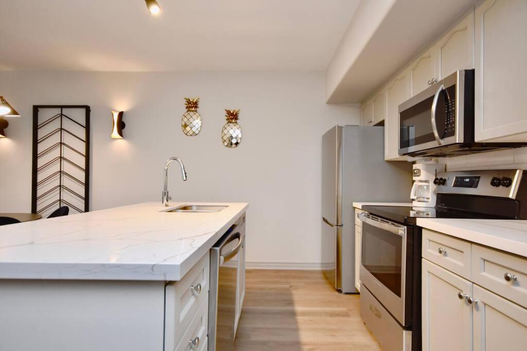 Stunning Condo with Access to Pool