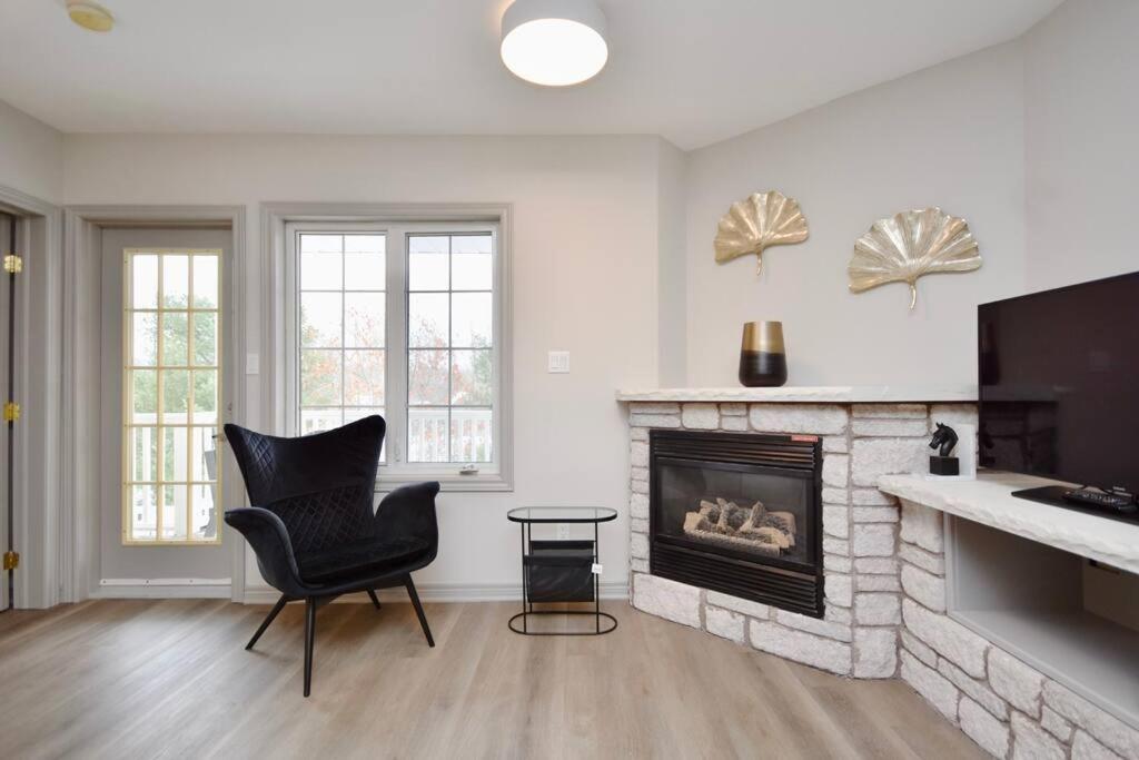 Stunning Condo with Access to Pool
