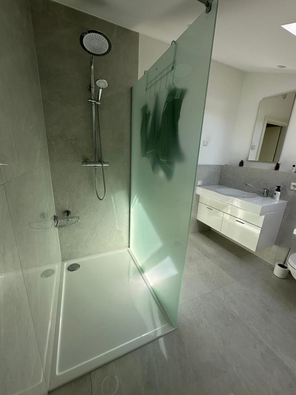 Große FerienWohnung 3 Schlafzimmer Neubau Gästehaus 120m2