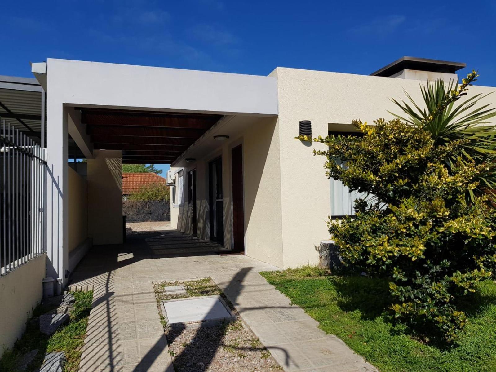 Casas Piriapolis, calle Eduardo Mondello view 2