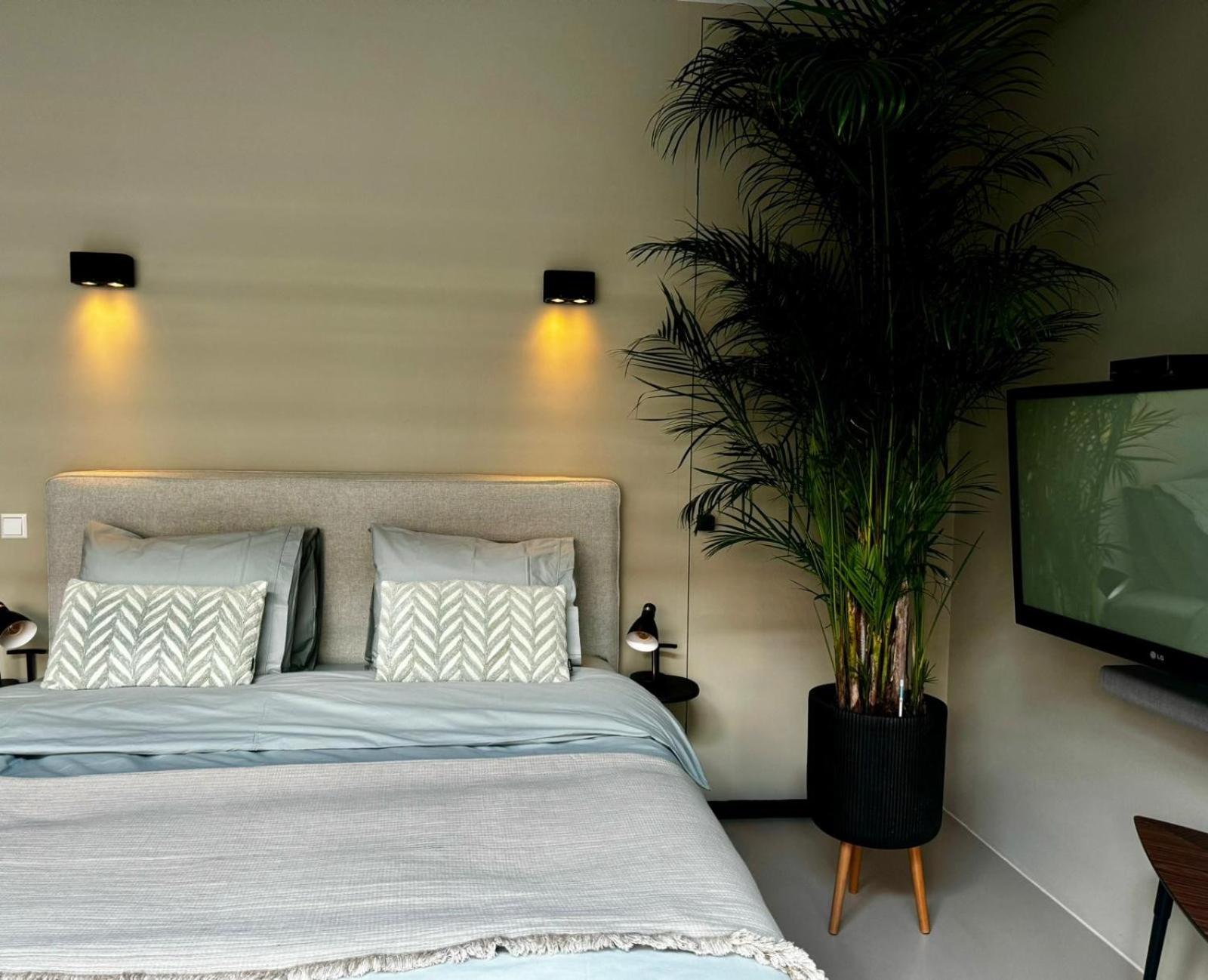 B&B Urban Oasis with Free Parking