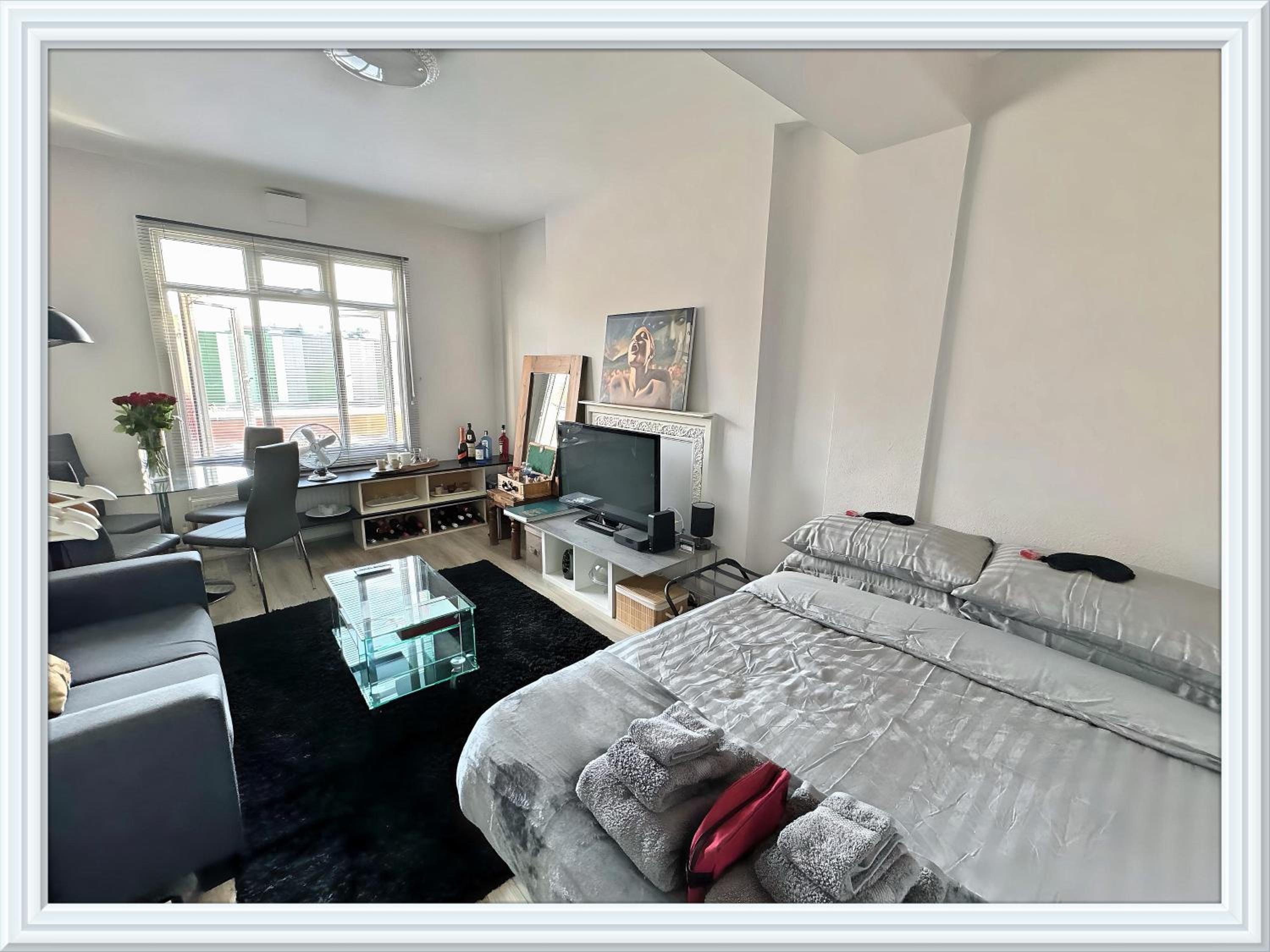 Brixton Hill Retreat Modern and Cosy