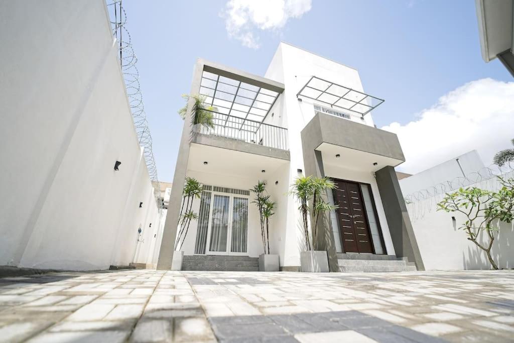 GDS Living Pelawatta 3 Bed & 3 Bathroom Home in Battaramulla, Colombo Sri Lanka view 3