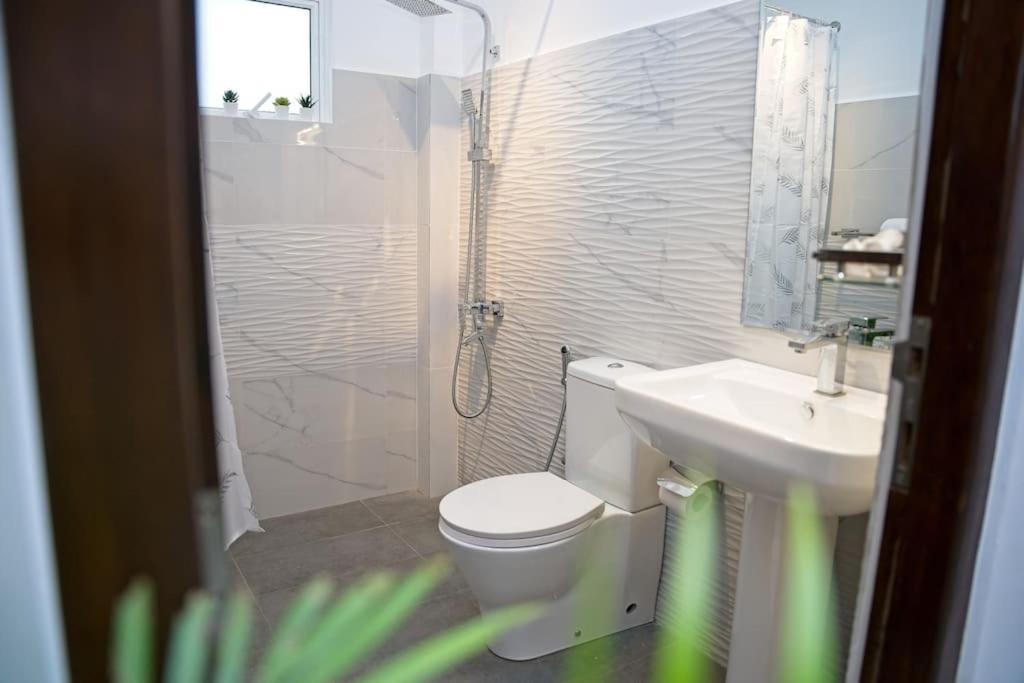 GDS Living Pelawatta 3 Bed & 3 Bathroom Home in Battaramulla, Colombo Sri Lanka view 4