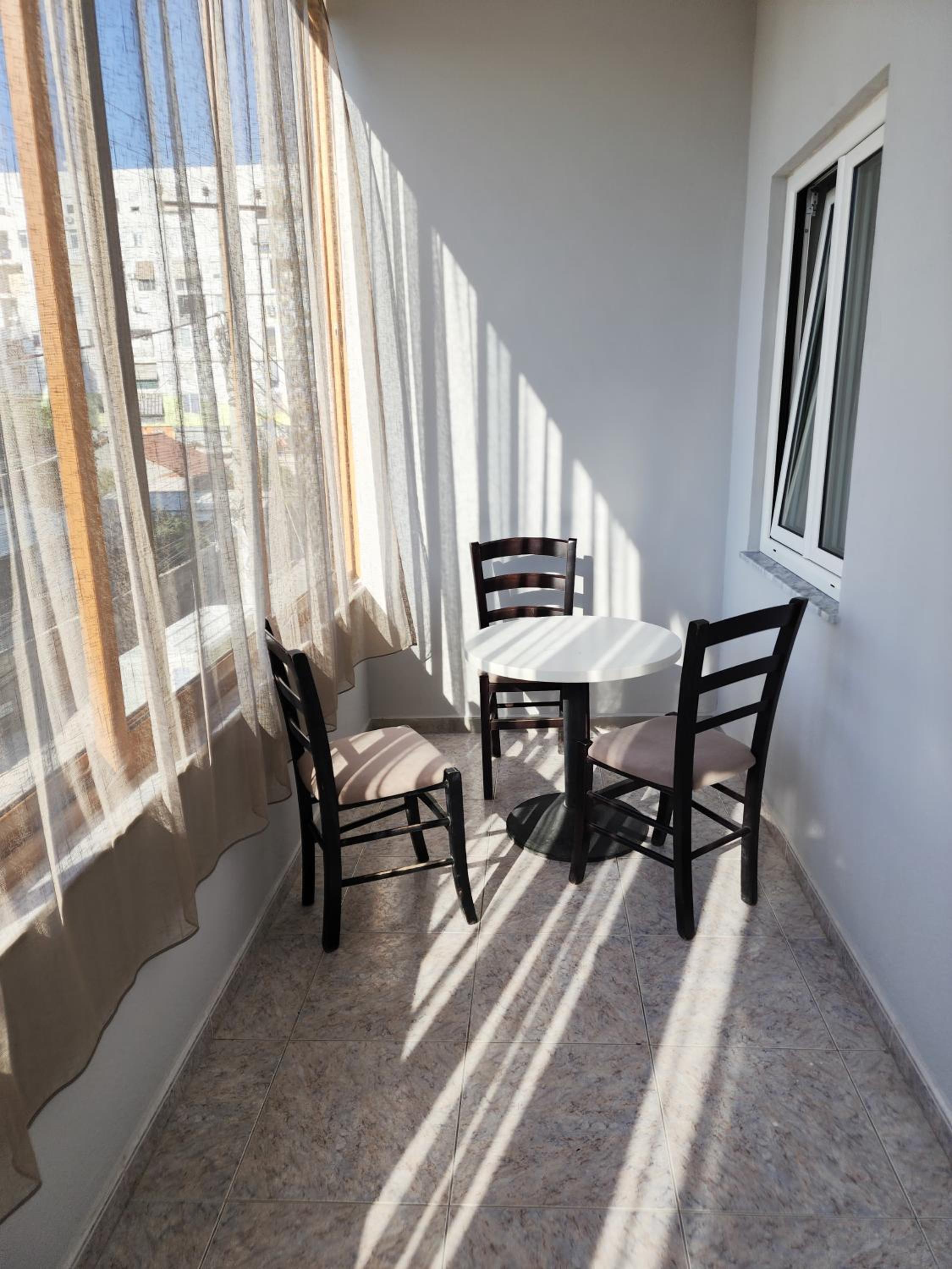 Apartment Sweet 3