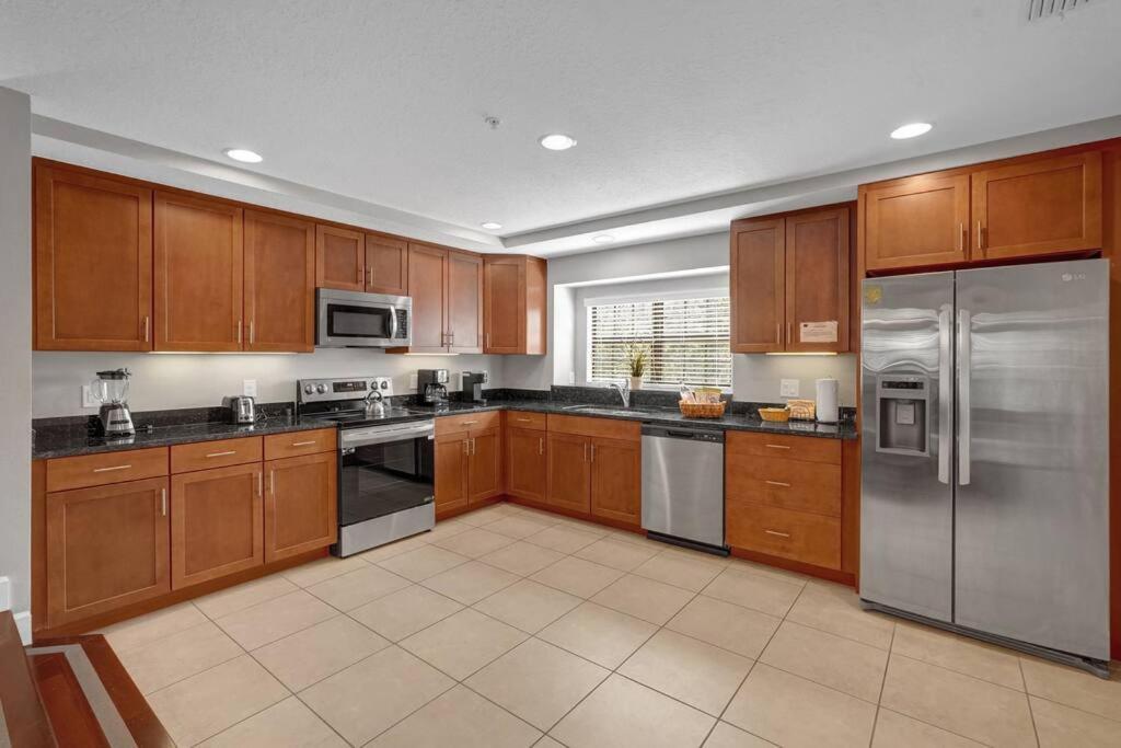 Beautiful 4BR Family Townhome at Disney Resort Area
