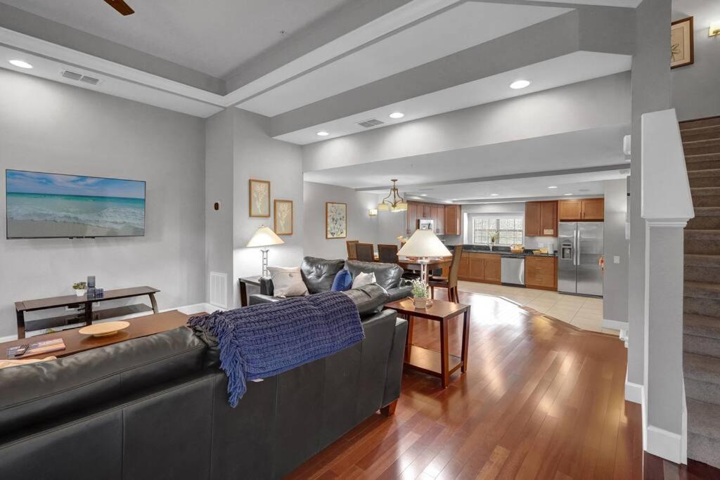 Beautiful 4BR Family Townhome at Disney Resort Area