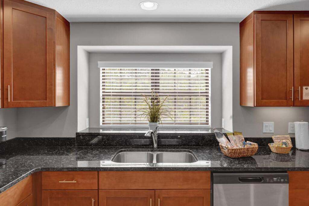 Beautiful 4BR Family Townhome at Disney Resort Area
