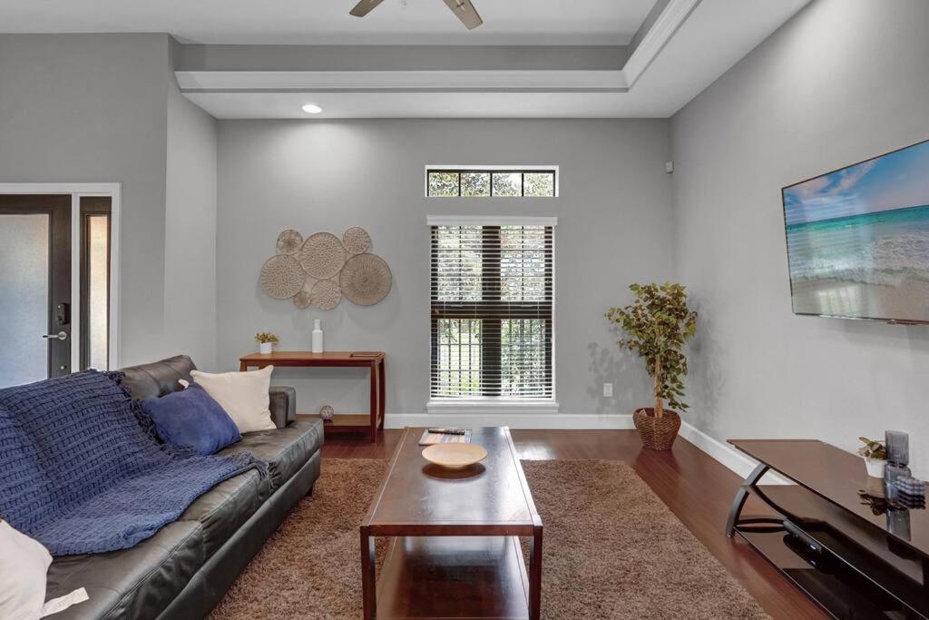 Beautiful 4BR Family Townhome at Disney Resort Area