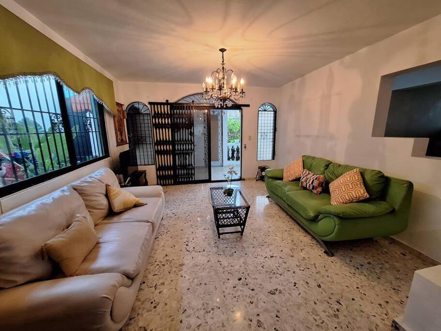 Casa Amueblada y Amplia