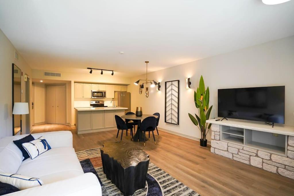 Fully Renovated At the Victoria-Carriage Hills