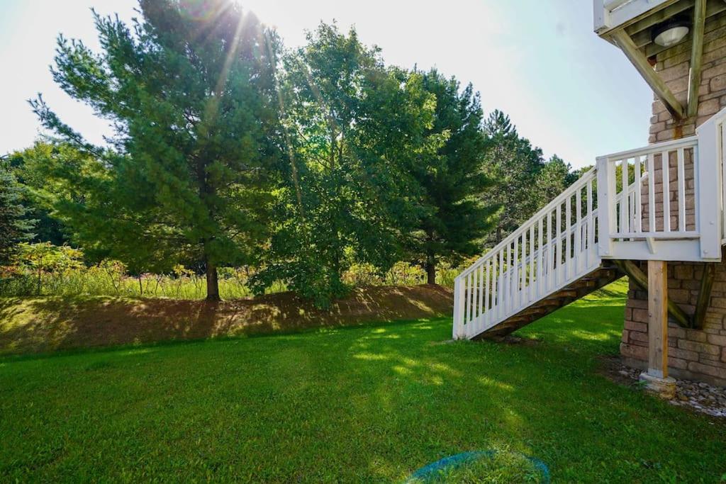 Fully Renovated At the Victoria-Carriage Hills
