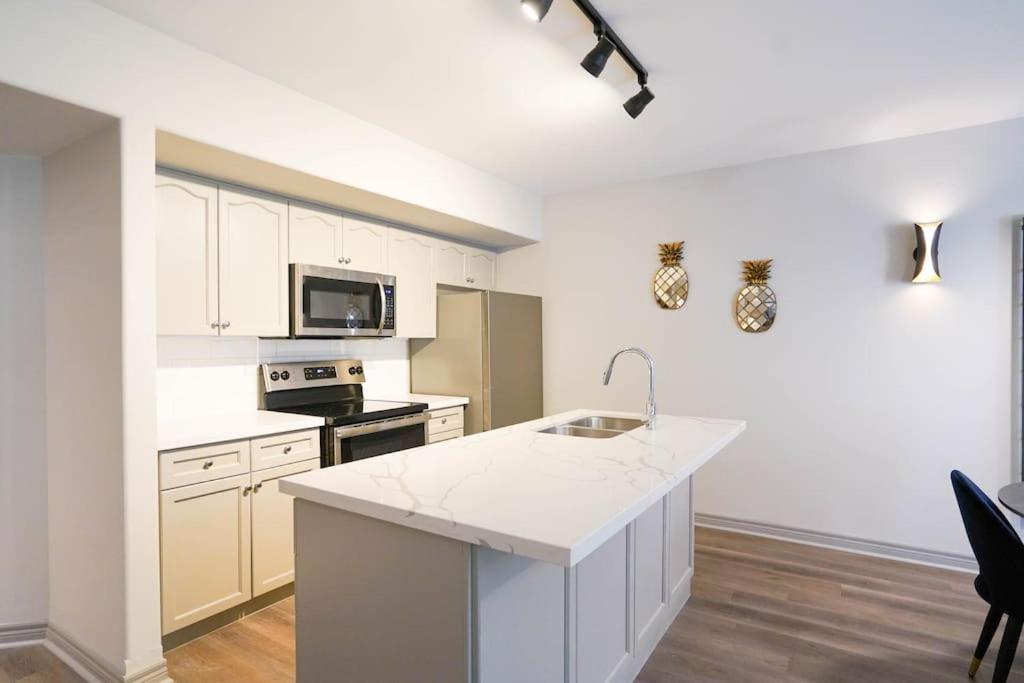 Fully Renovated At the Victoria-Carriage Hills