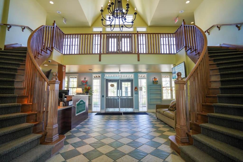 Fully Renovated At the Victoria-Carriage Hills