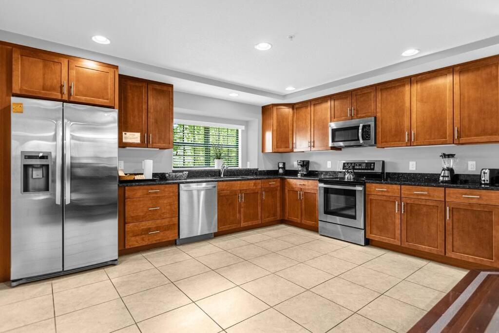 Stunning 4BR Family Townhome 5 min from Disney World