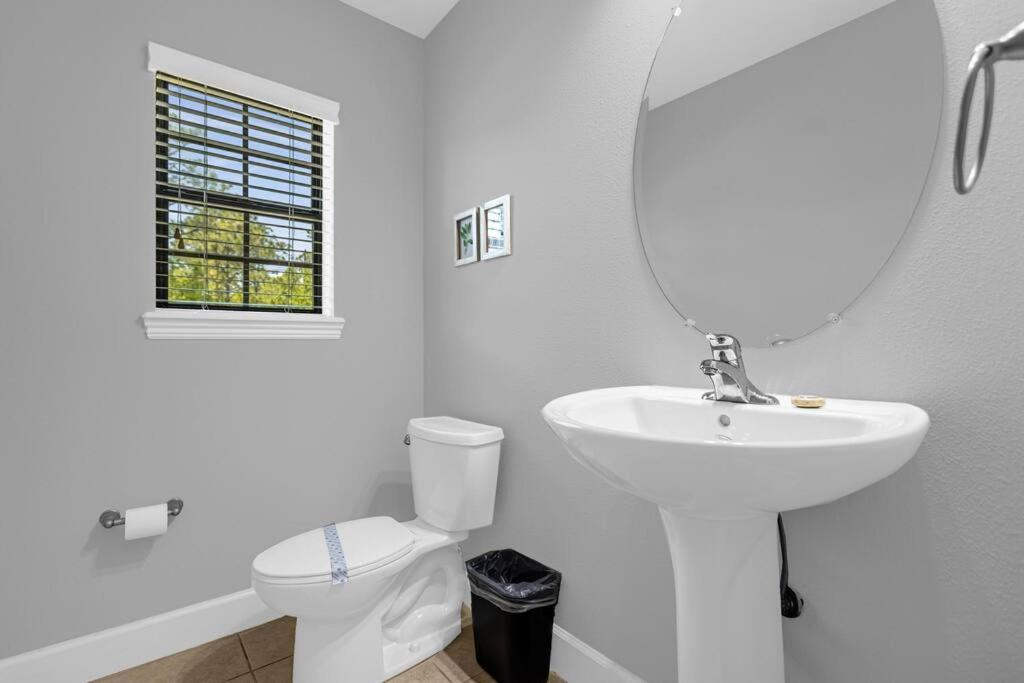 Stunning 4BR Family Townhome 5 min from Disney World