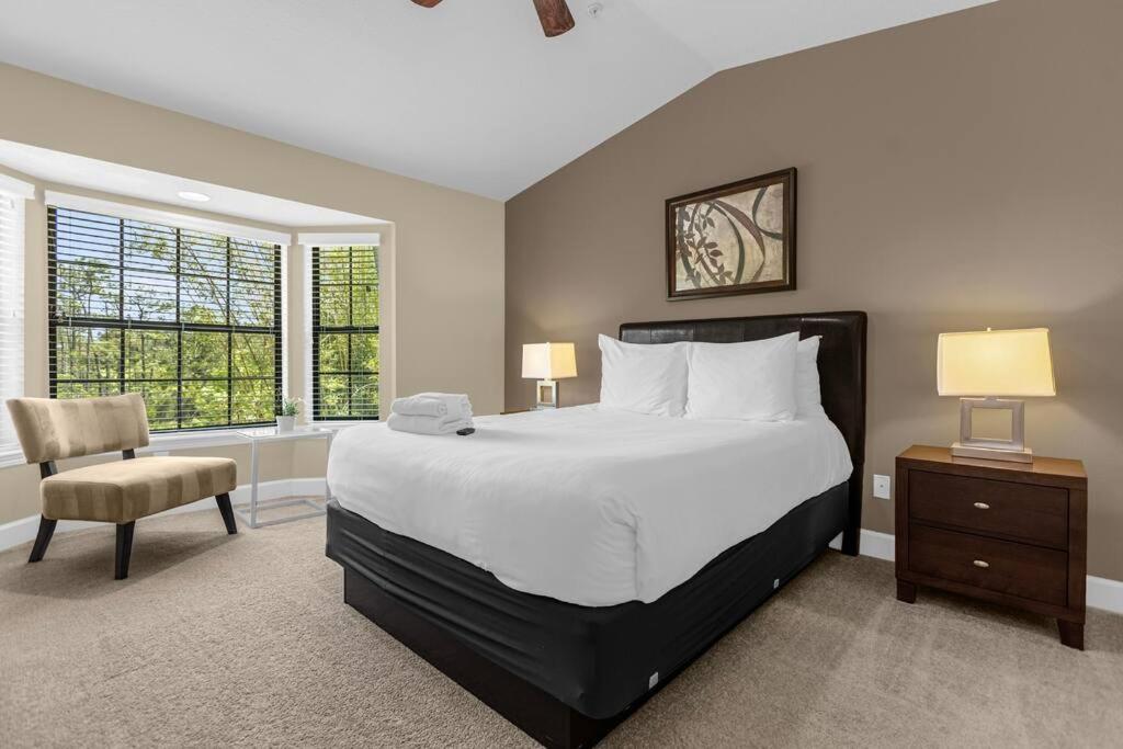 Stunning 4BR Family Townhome 5 min from Disney World