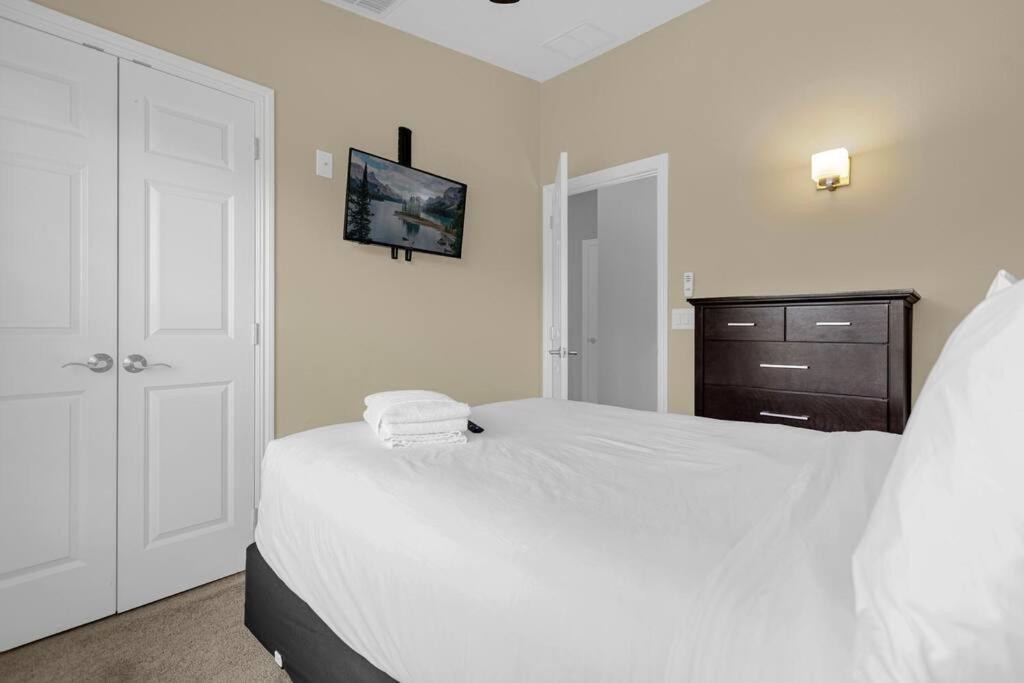 Stunning 4BR Family Townhome 5 min from Disney World