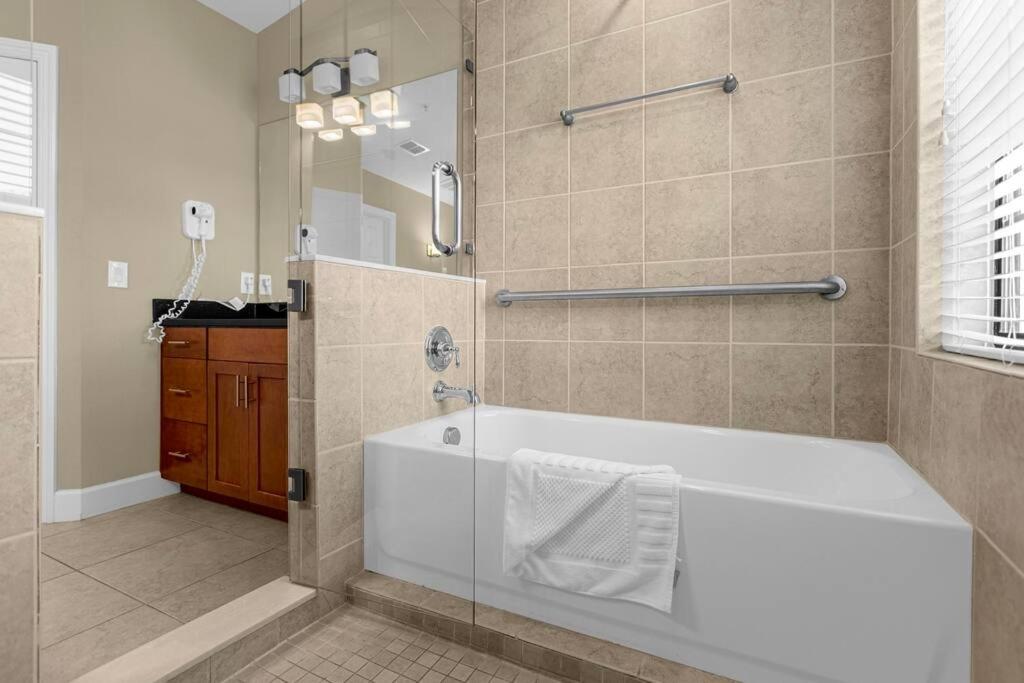 Stunning 4BR Family Townhome 5 min from Disney World