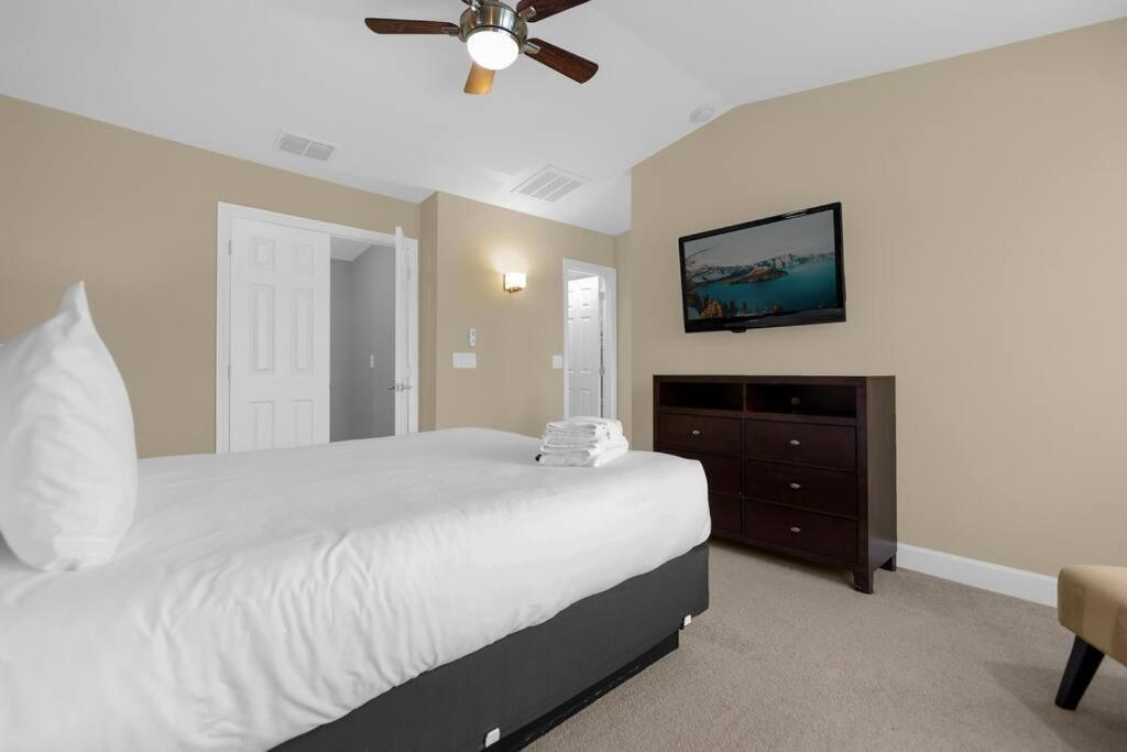 Stunning 4BR Family Townhome 5 min from Disney World