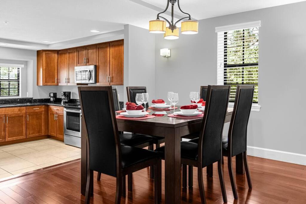 Stunning 4BR Family Townhome 5 min from Disney World