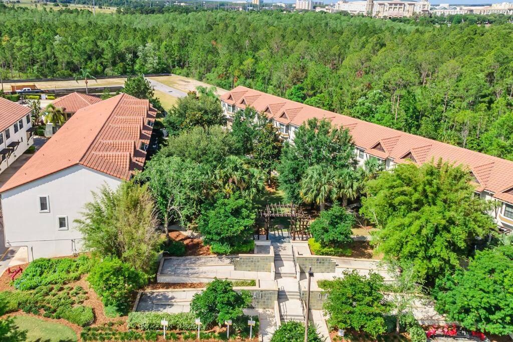 Stunning 4BR Family Townhome 5 min from Disney World