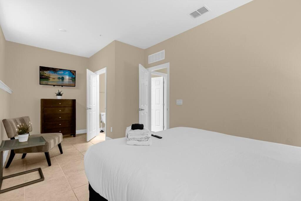 Vibrant 4BR Family Townhome 1 mile from Disney World and Disney Springs
