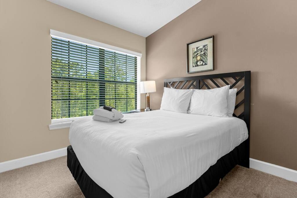 Vibrant 4BR Family Townhome 1 mile from Disney World and Disney Springs