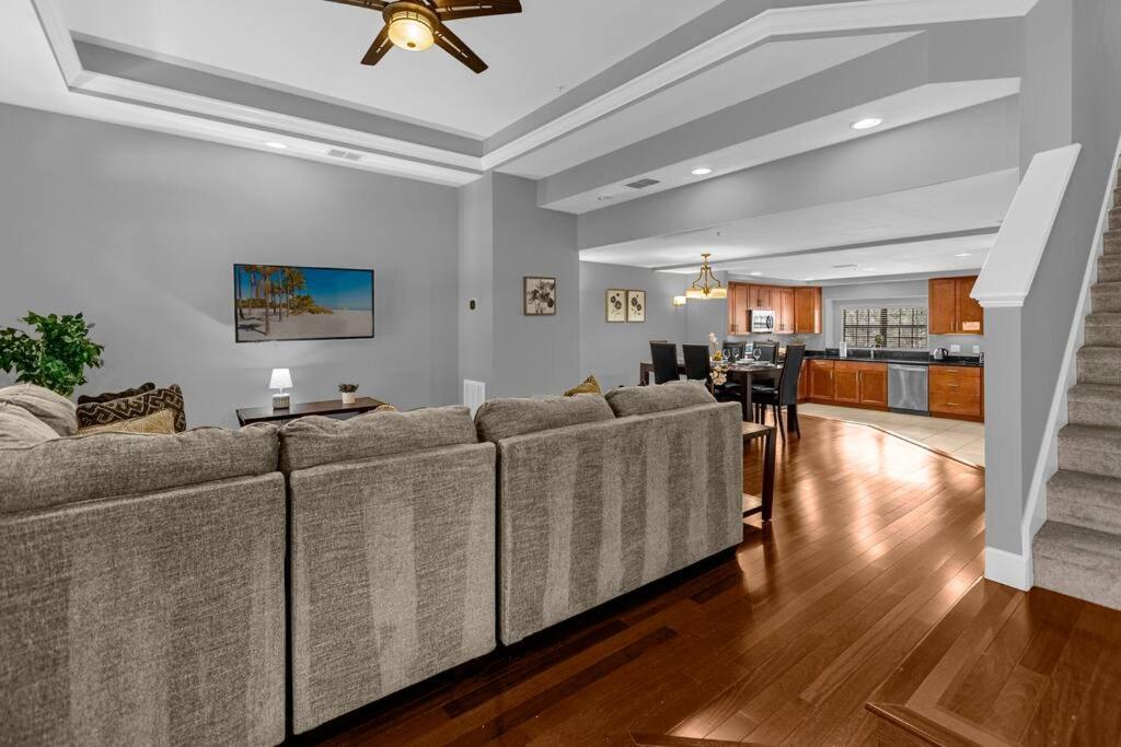 Vibrant 4BR Family Townhome 1 mile from Disney World and Disney Springs