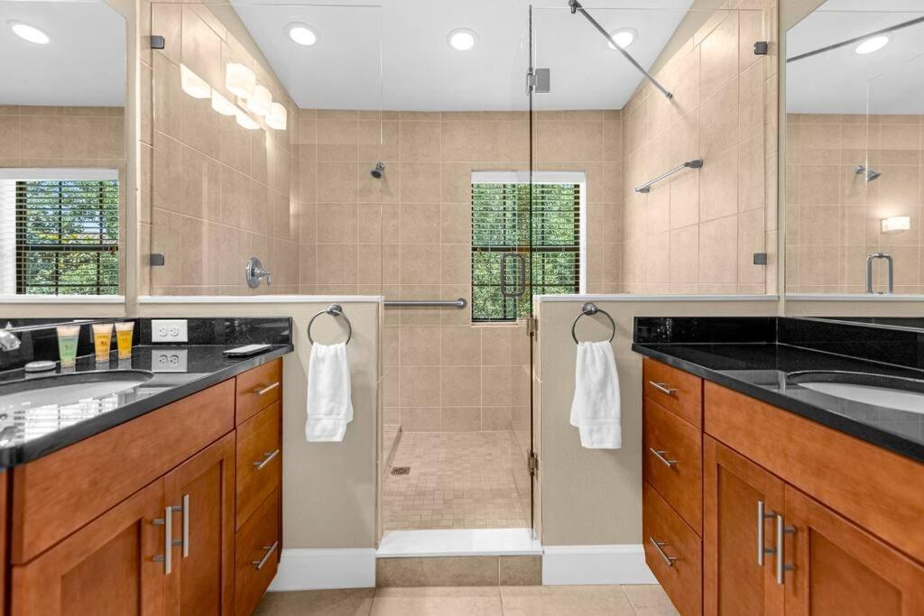 Vibrant 4BR Family Townhome 1 mile from Disney World and Disney Springs