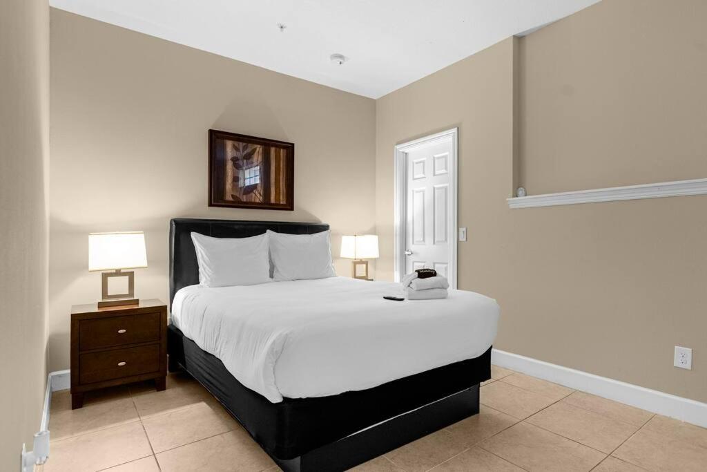 Vibrant 4BR Family Townhome 1 mile from Disney World and Disney Springs