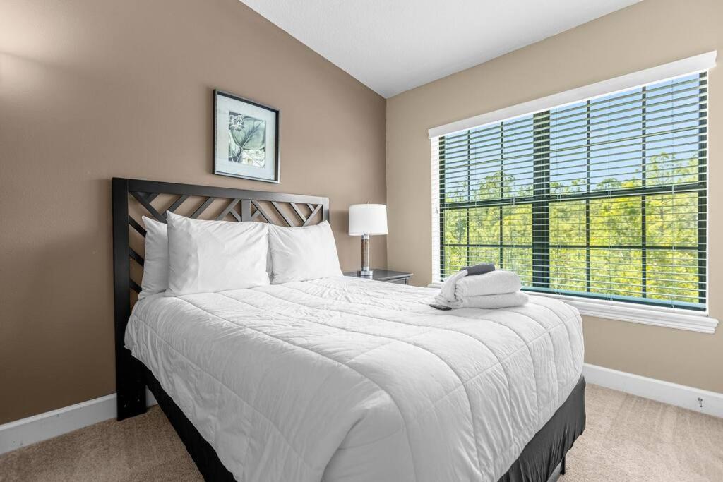 Vibrant 4BR Family Townhome 1 mile from Disney World and Disney Springs
