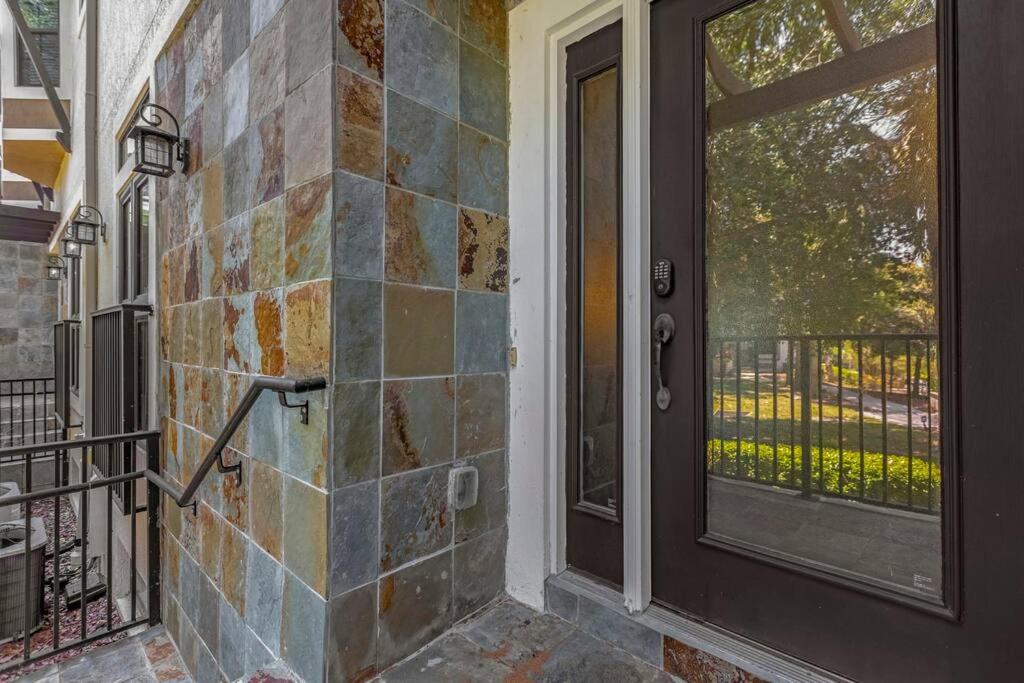 Vibrant 4BR Family Townhome 1 mile from Disney World and Disney Springs
