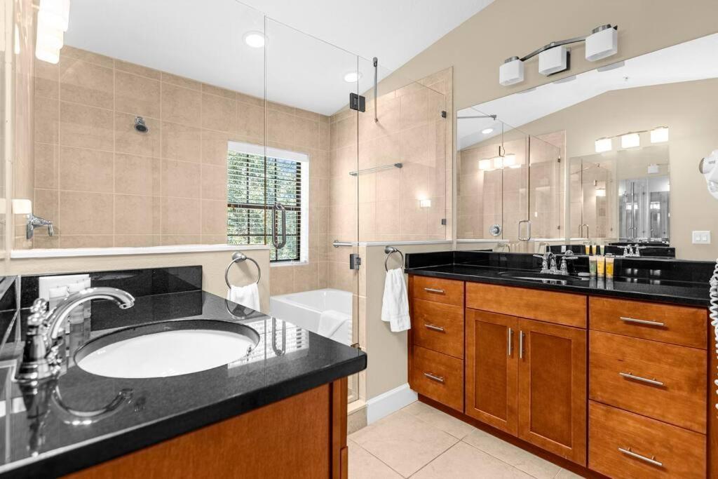 Vibrant 4BR Family Townhome 1 mile from Disney World and Disney Springs