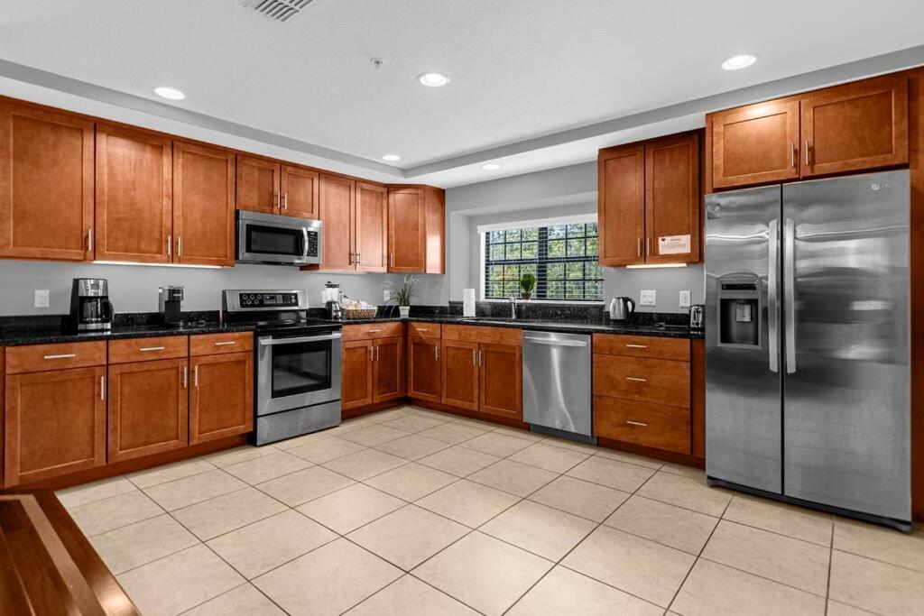 Vibrant 4BR Family Townhome 1 mile from Disney World and Disney Springs