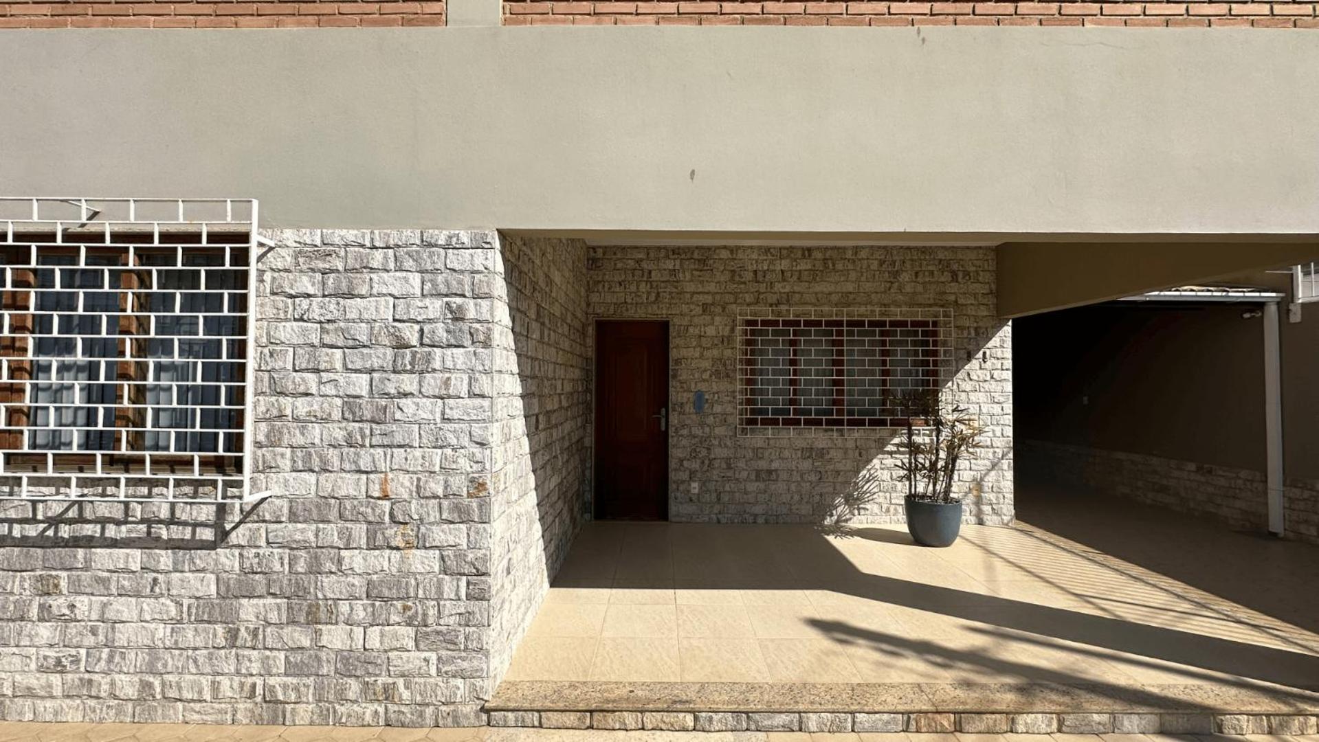 Spacious house for up to 19 people, 5 minutes from the beach.