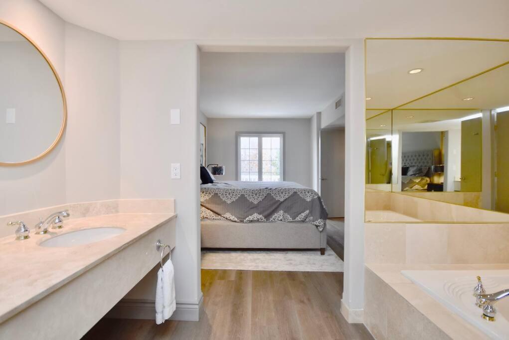 Luxury Suite, Jacuzzi, Full Kitchen, Heated Pool