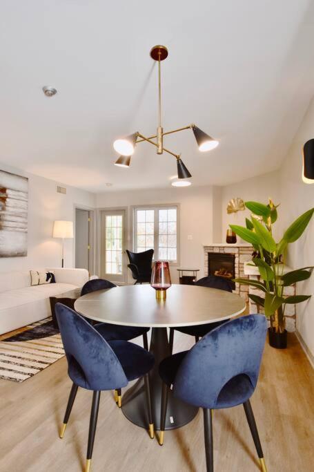 Luxury Suite, Jacuzzi, Full Kitchen, Heated Pool