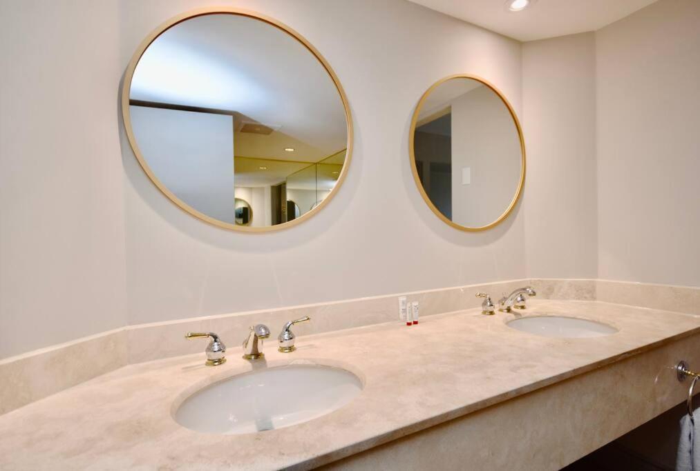 Luxury Suite, Jacuzzi, Full Kitchen, Heated Pool